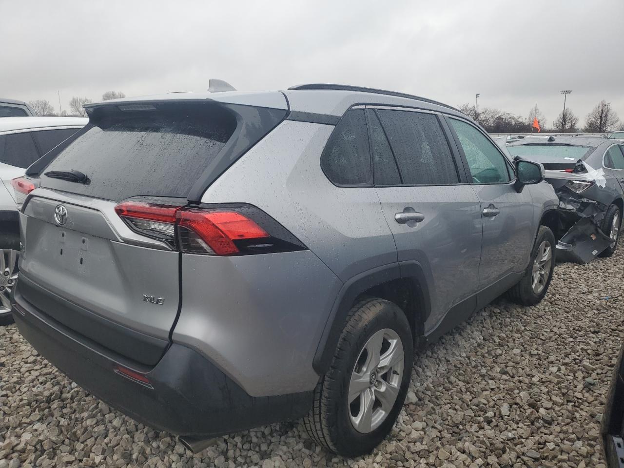 2020 TOYOTA RAV4 XLE - Фото 3