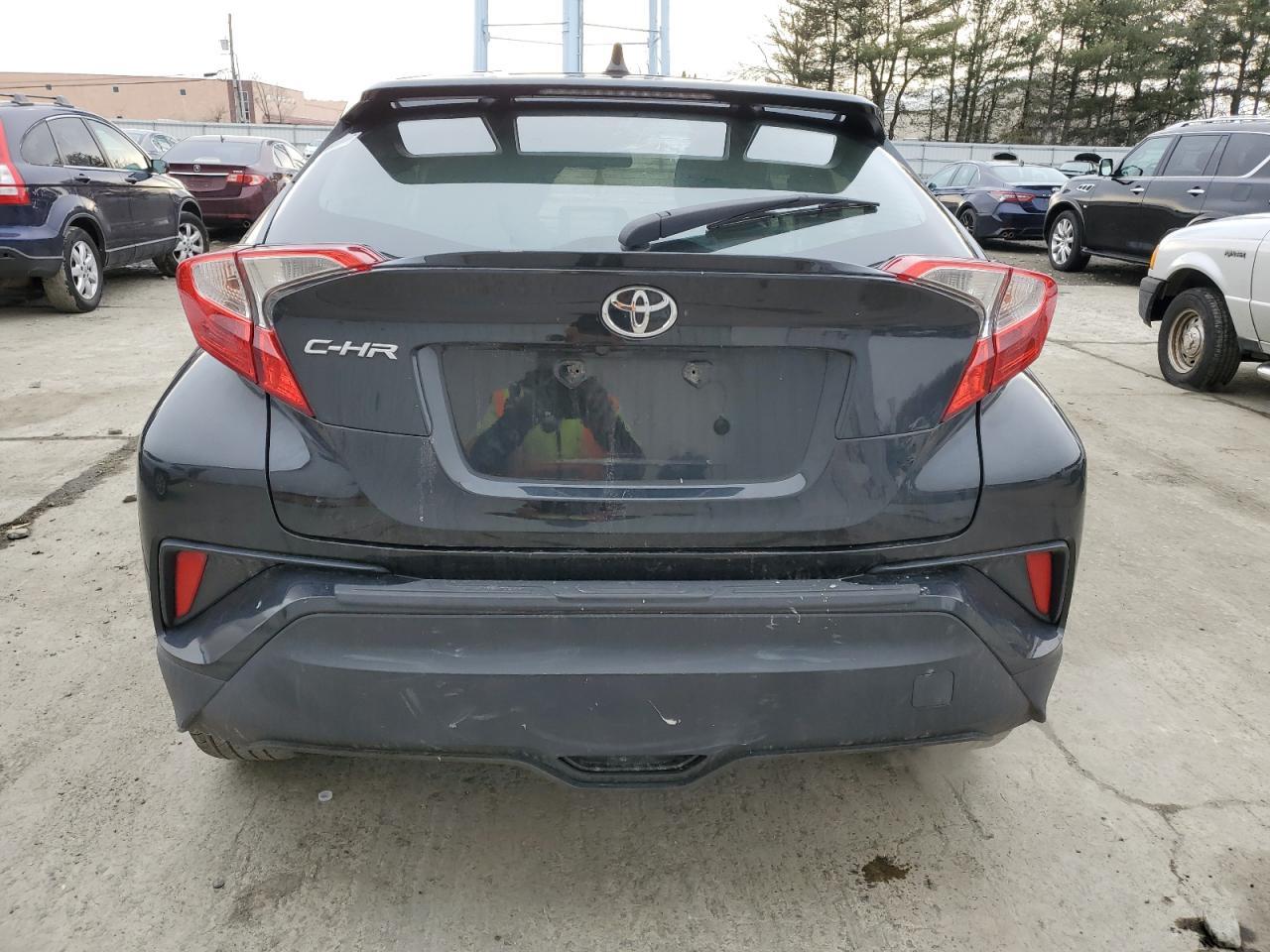 2019 TOYOTA C-HR XLE - Фото 6