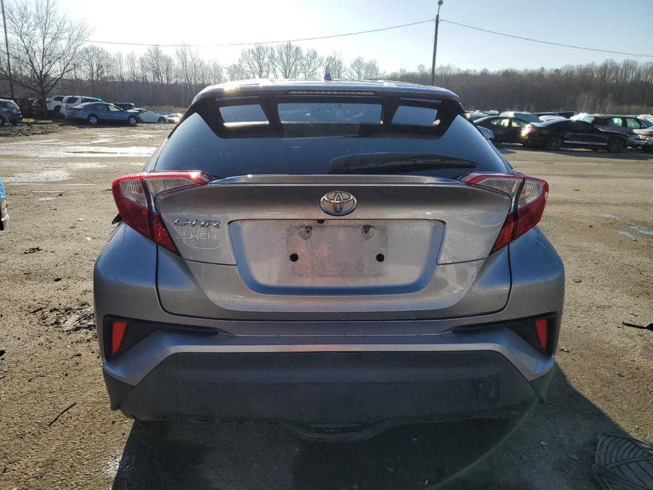 2018 TOYOTA C-HR XLE - Фото 6