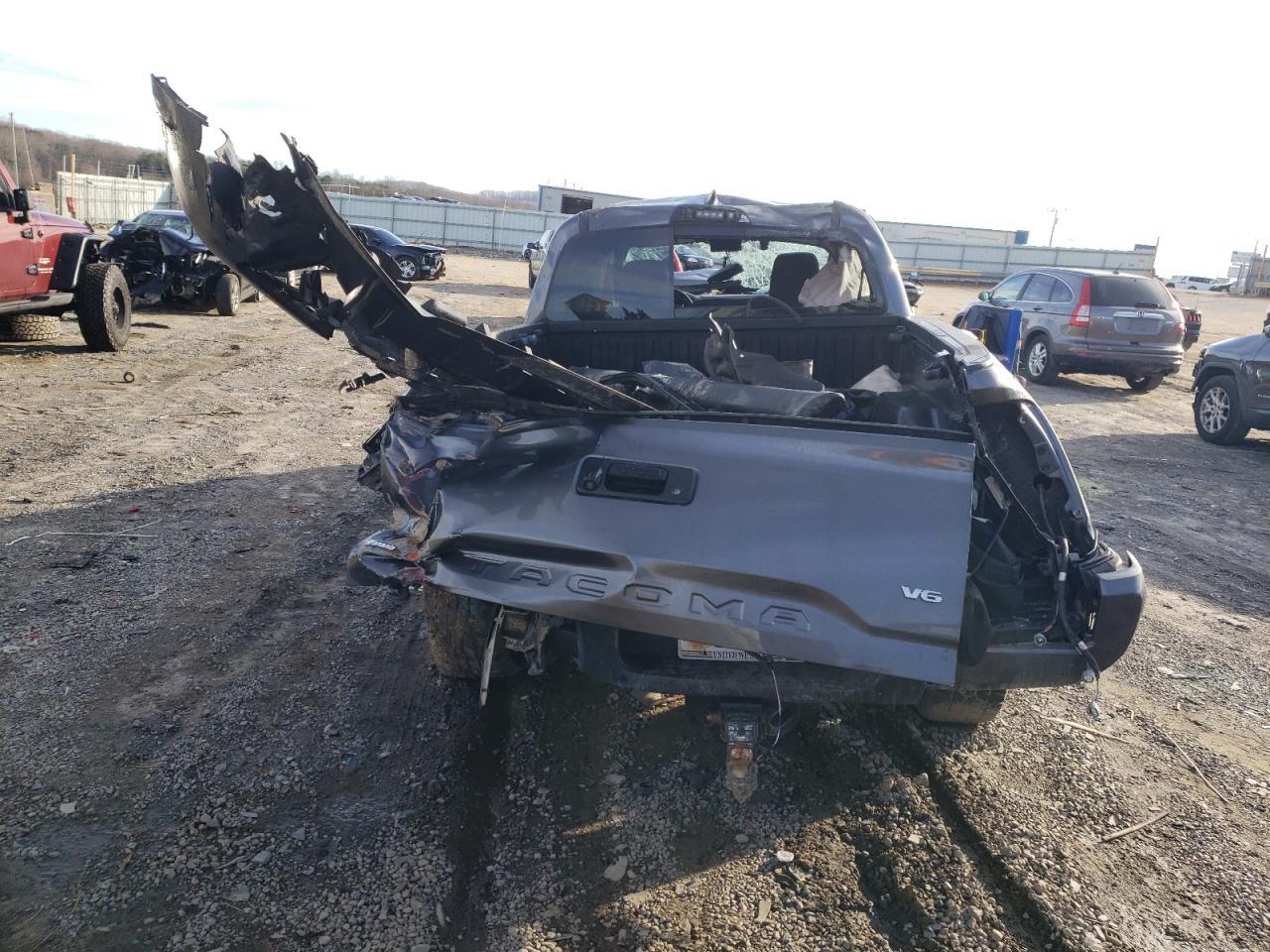 2017 TOYOTA TACOMA DOU - Фото 6