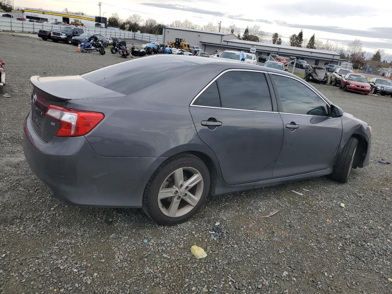 2014 TOYOTA CAMRY L - Image 3