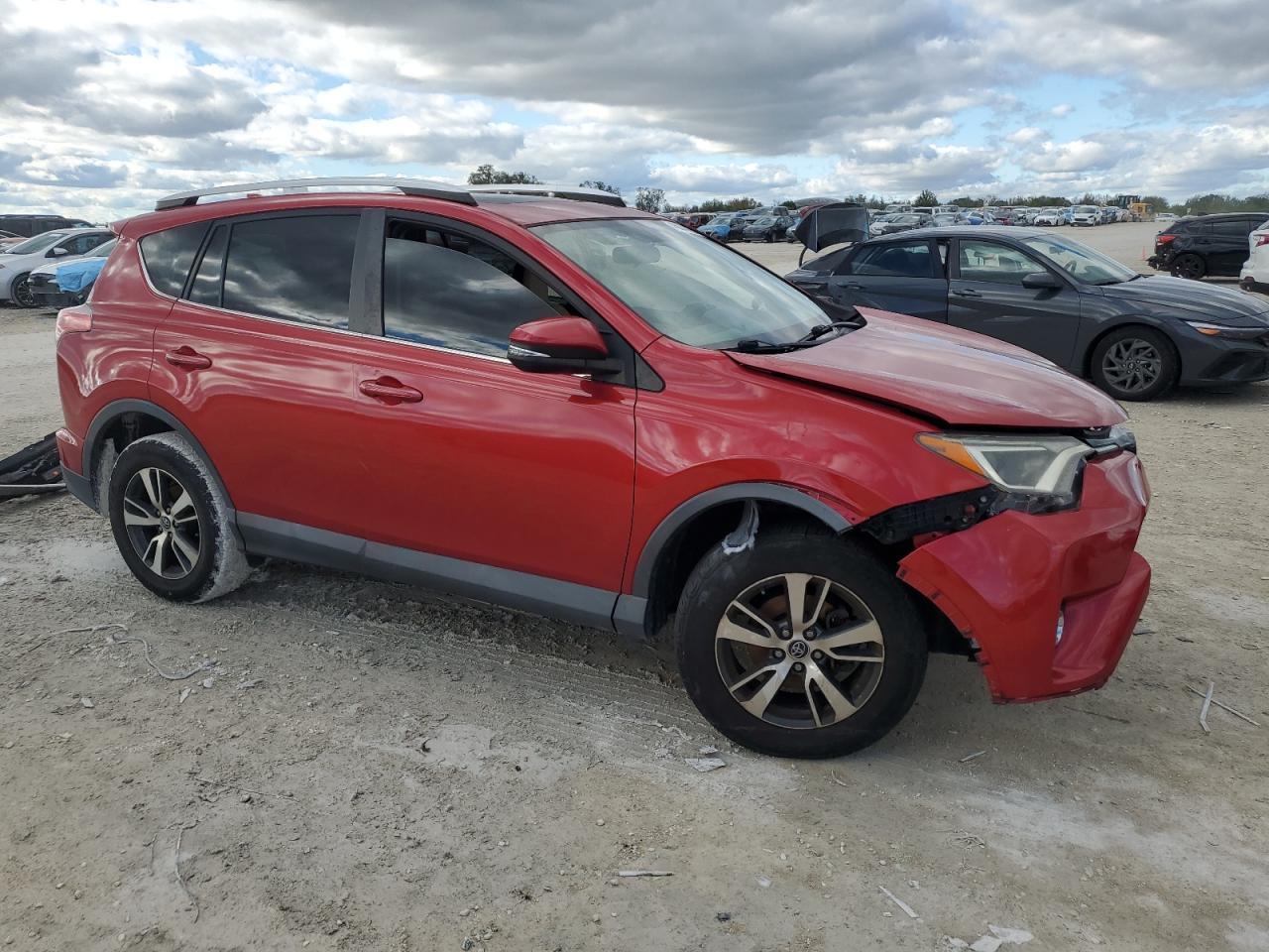 2016 TOYOTA RAV4 XLE - Image 4