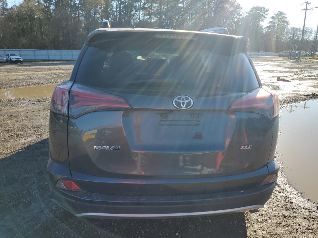 2017 TOYOTA RAV4 XLE - Фото 6