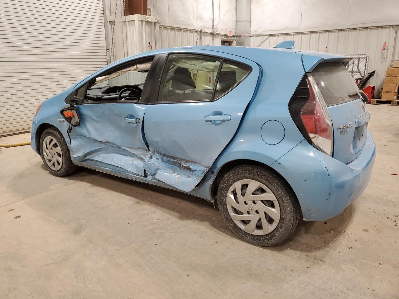 2015 TOYOTA PRIUS C - Image 2