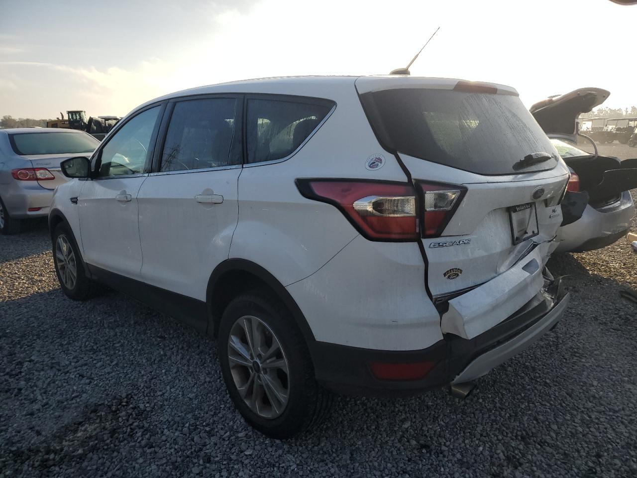 2017 FORD ESCAPE SE - Image 2