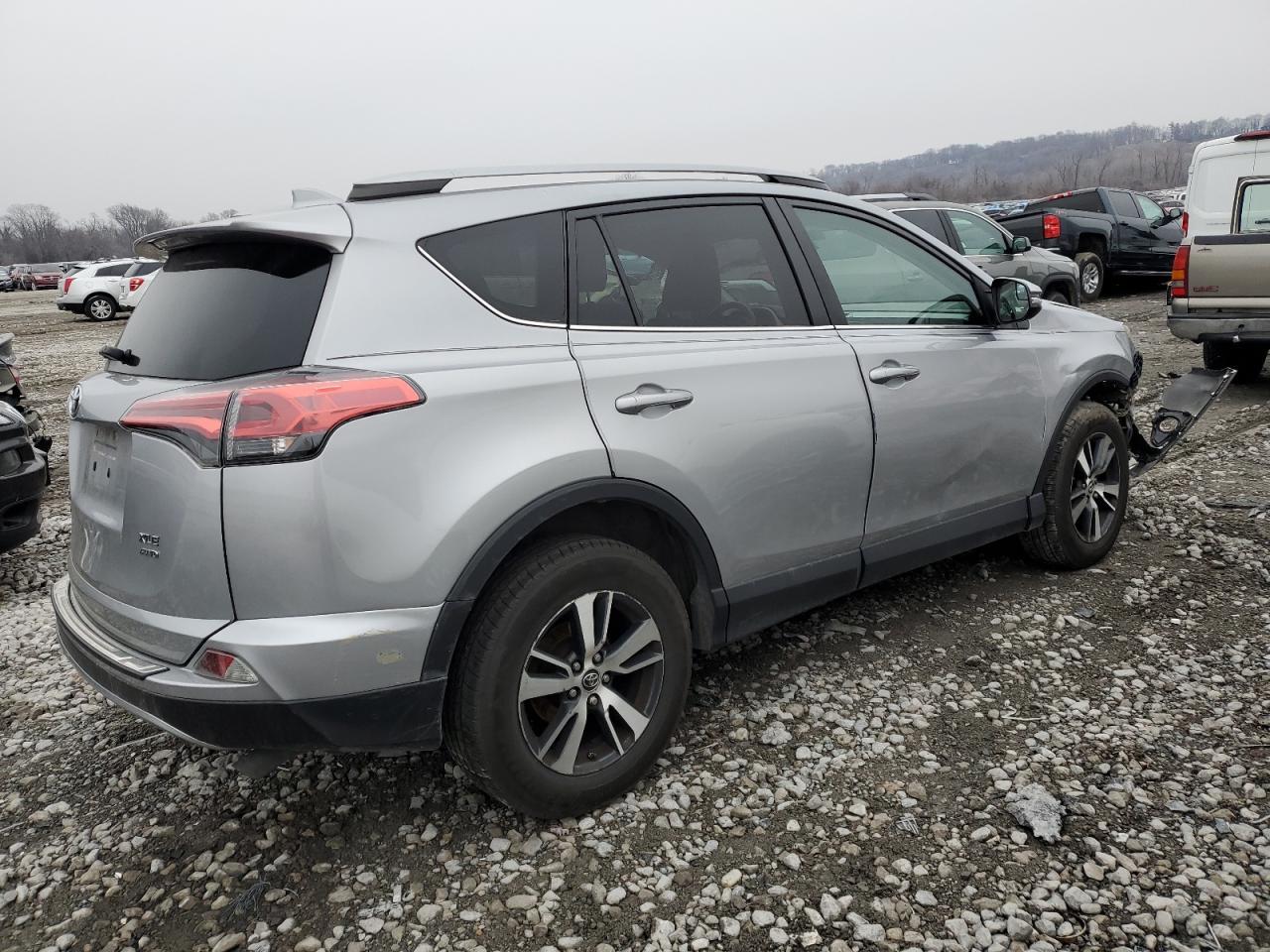 2017 TOYOTA RAV4 XLE - Image 3