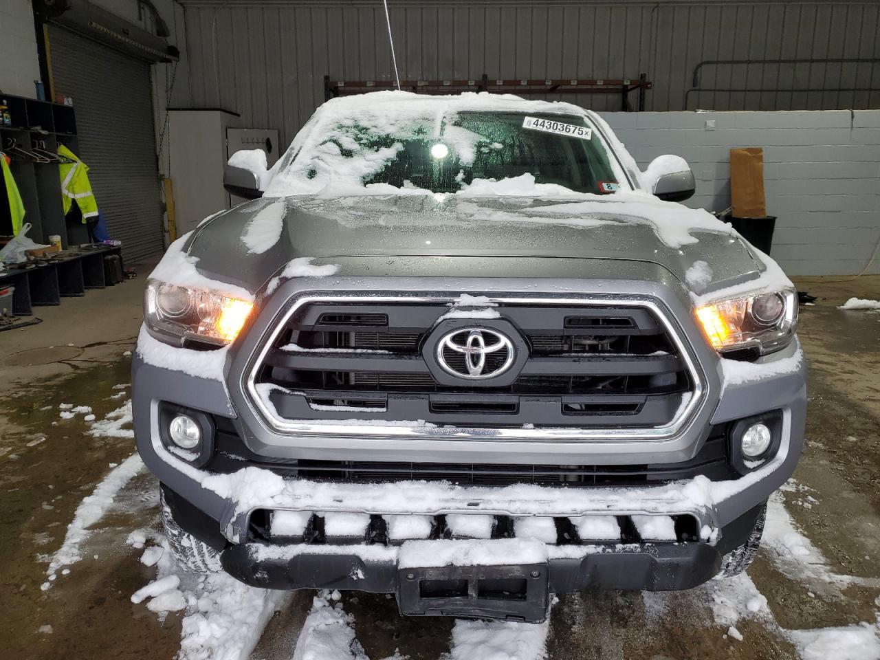 2017 TOYOTA TACOMA DOU - Фото 5