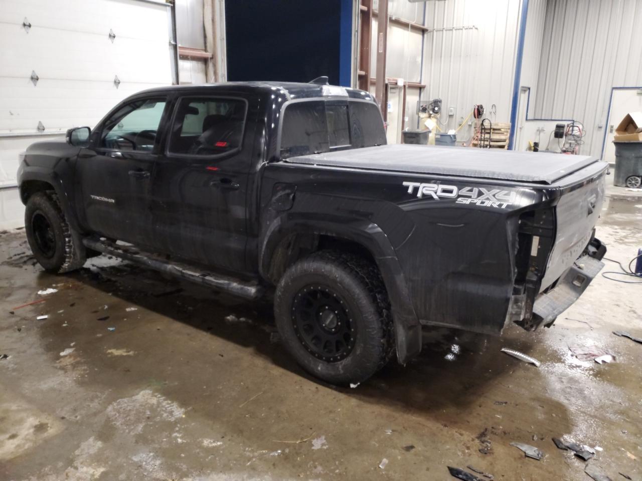 2017 TOYOTA TACOMA DOU - Фото 2