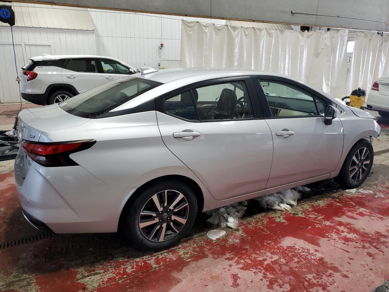 2021 NISSAN VERSA SV - Фото 3