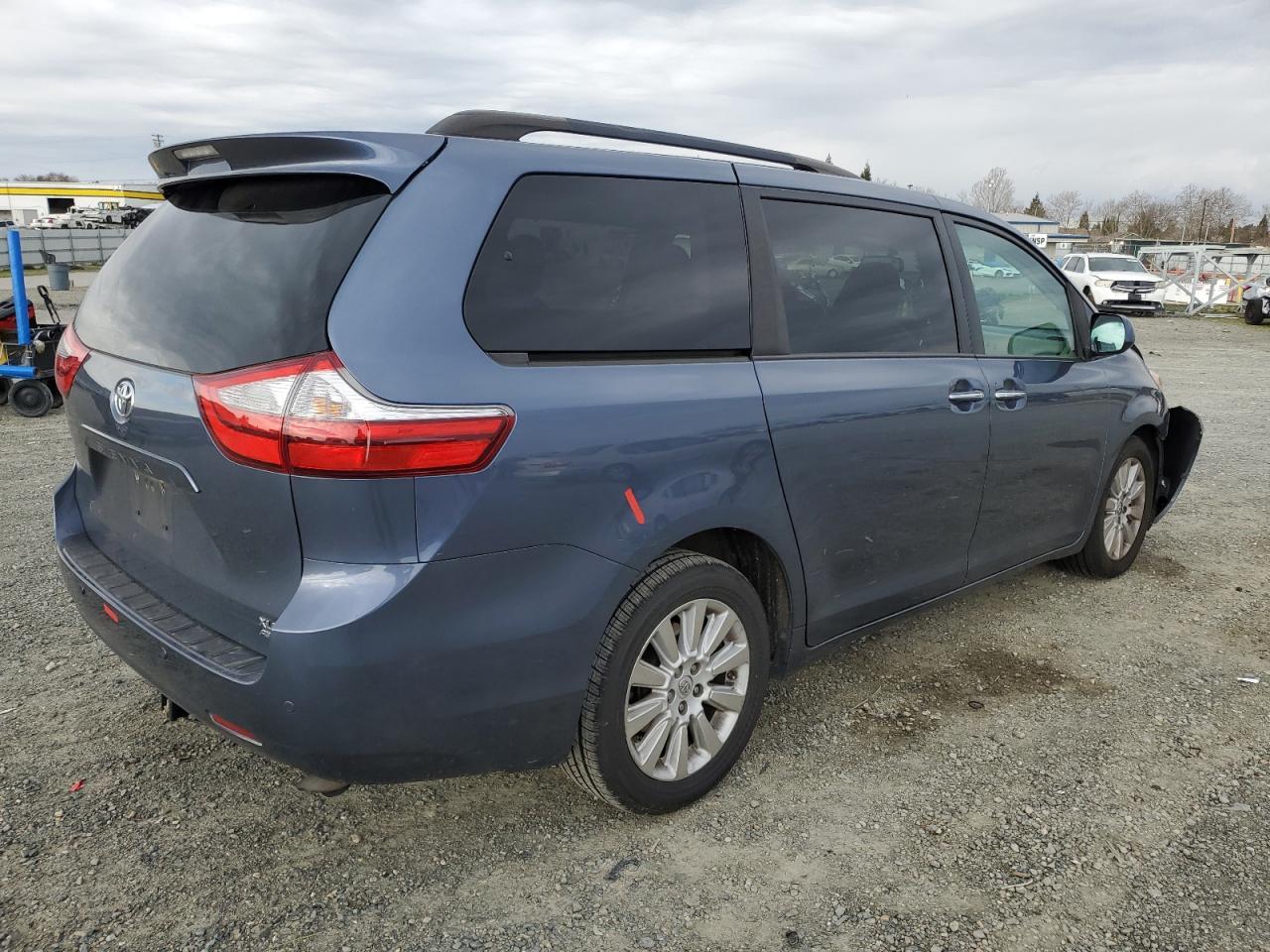 2015 TOYOTA SIENNA XLE - Фото 3