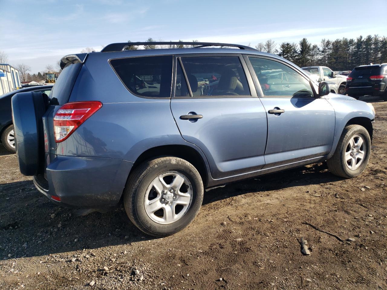 2011 TOYOTA RAV4 - Фото 3