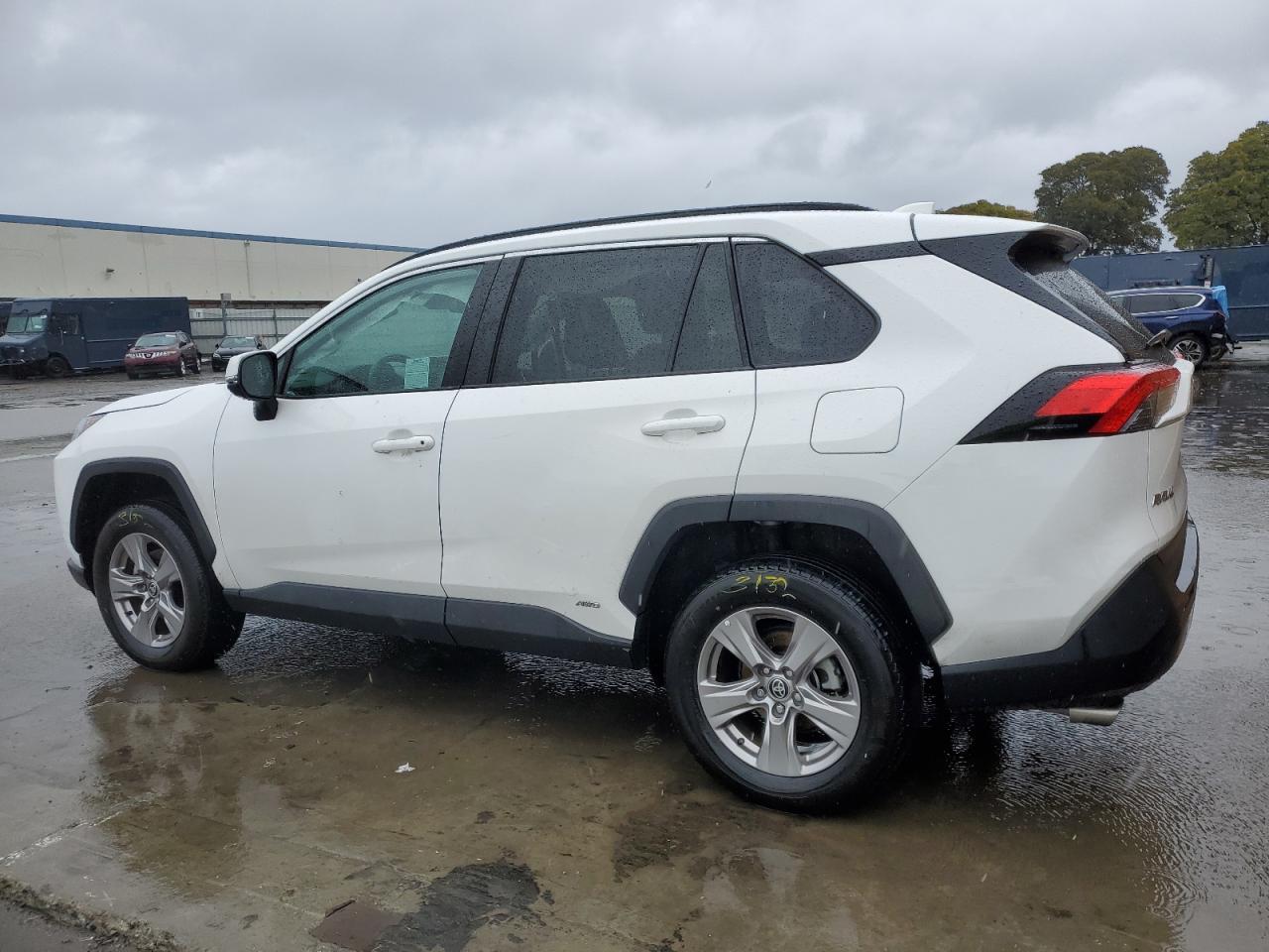 2022 TOYOTA RAV4 XLE - Фото 2