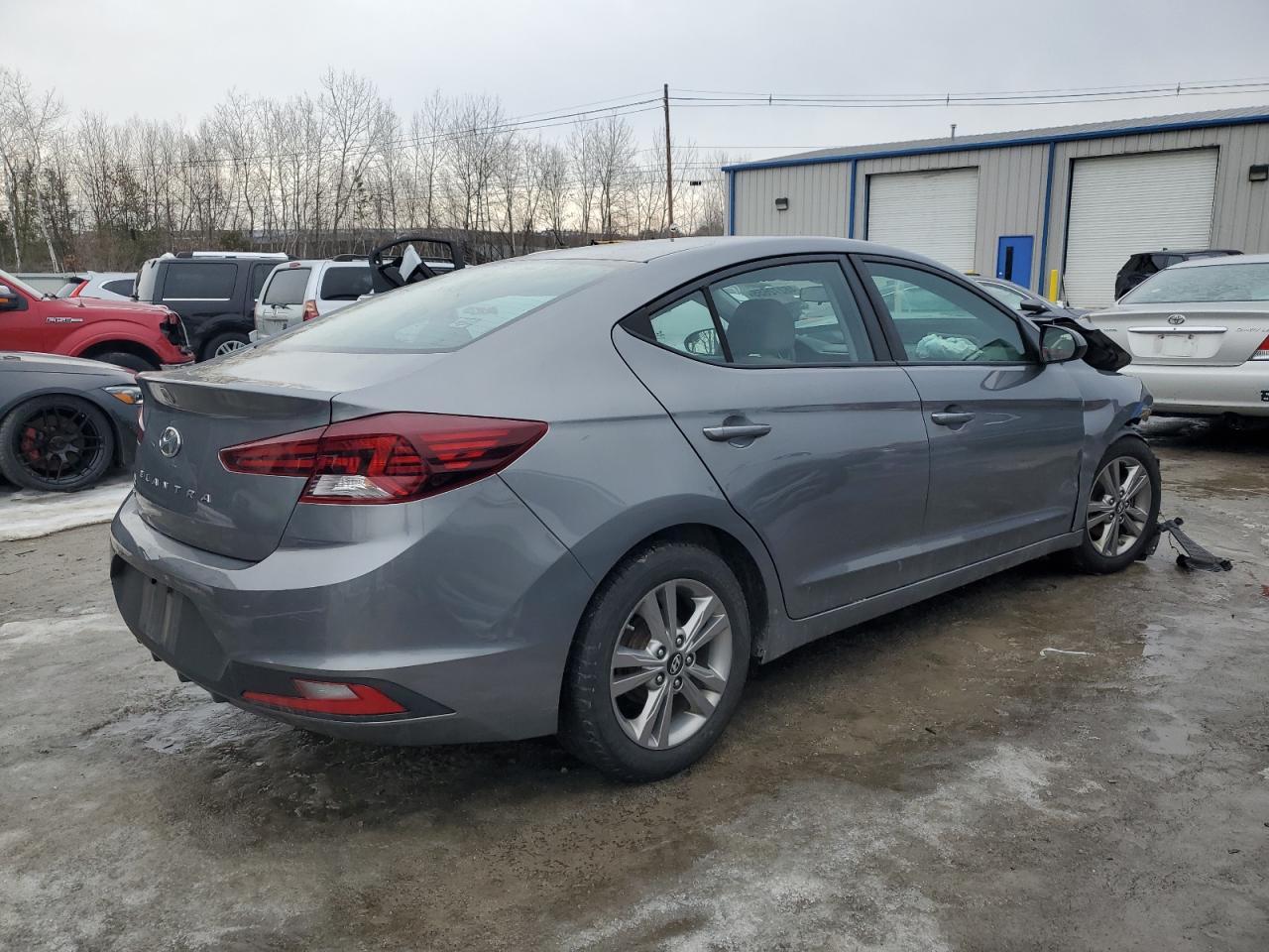 2019 HYUNDAI ELANTRA SE - Фото 3