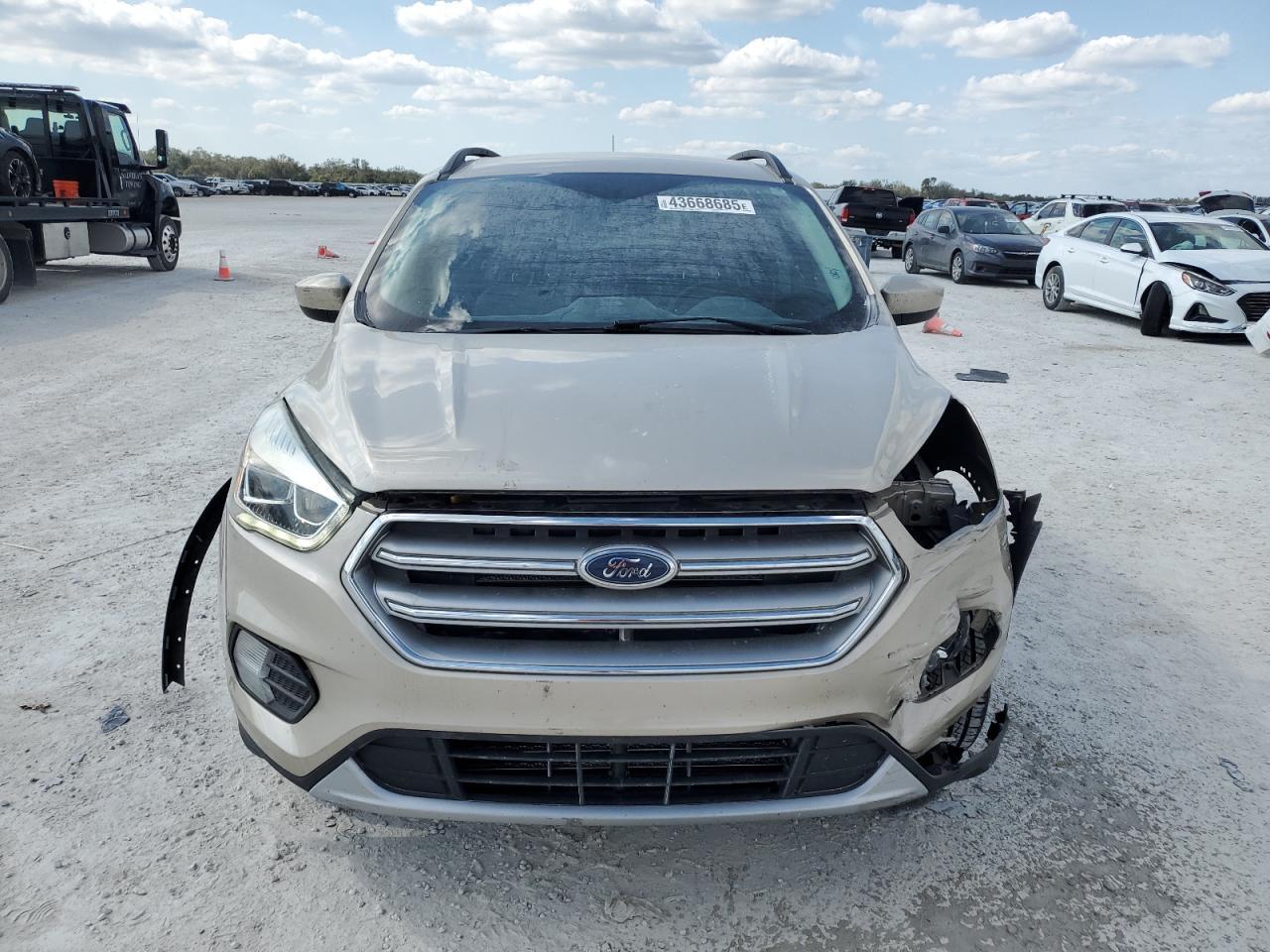 2017 FORD ESCAPE SE - Image 5