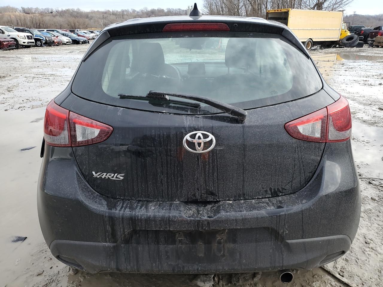 2020 TOYOTA YARIS LE - Фото 6