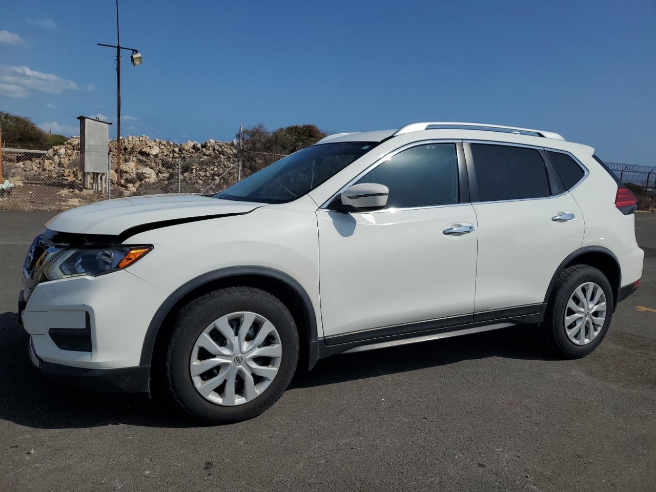 2017 NISSAN ROGUE S