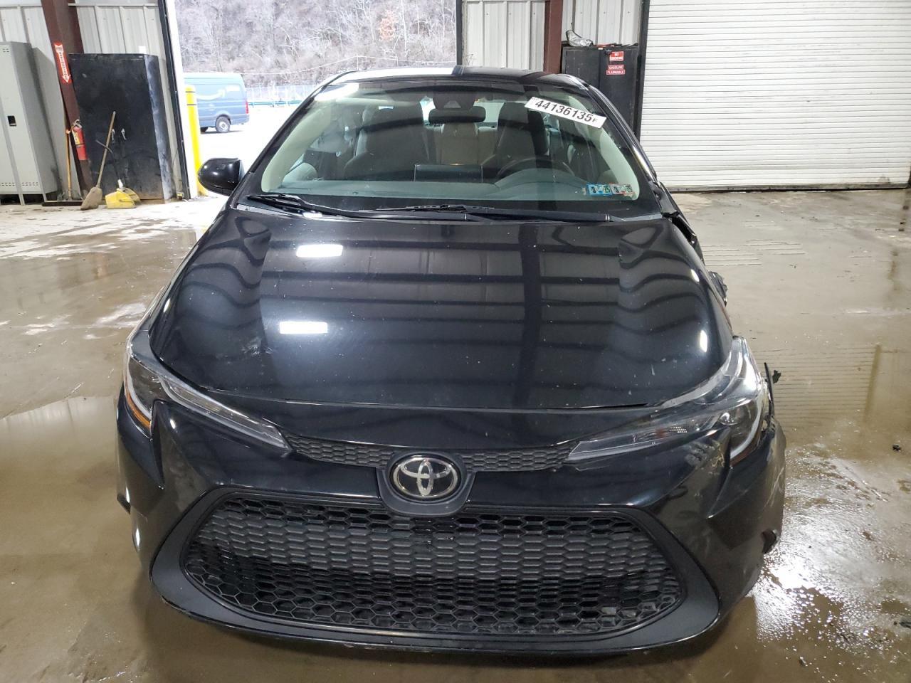 2021 TOYOTA COROLLA LE - Фото 5