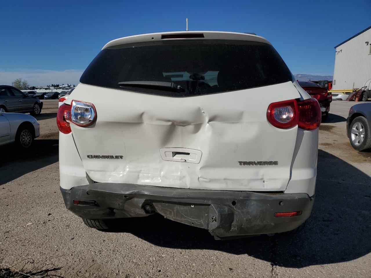 2011 CHEVROLET TRAVERSE L - Image 6