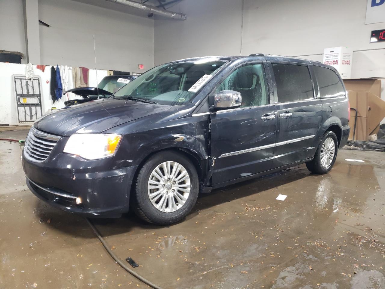 2014 CHRYSLER TOWN & COU