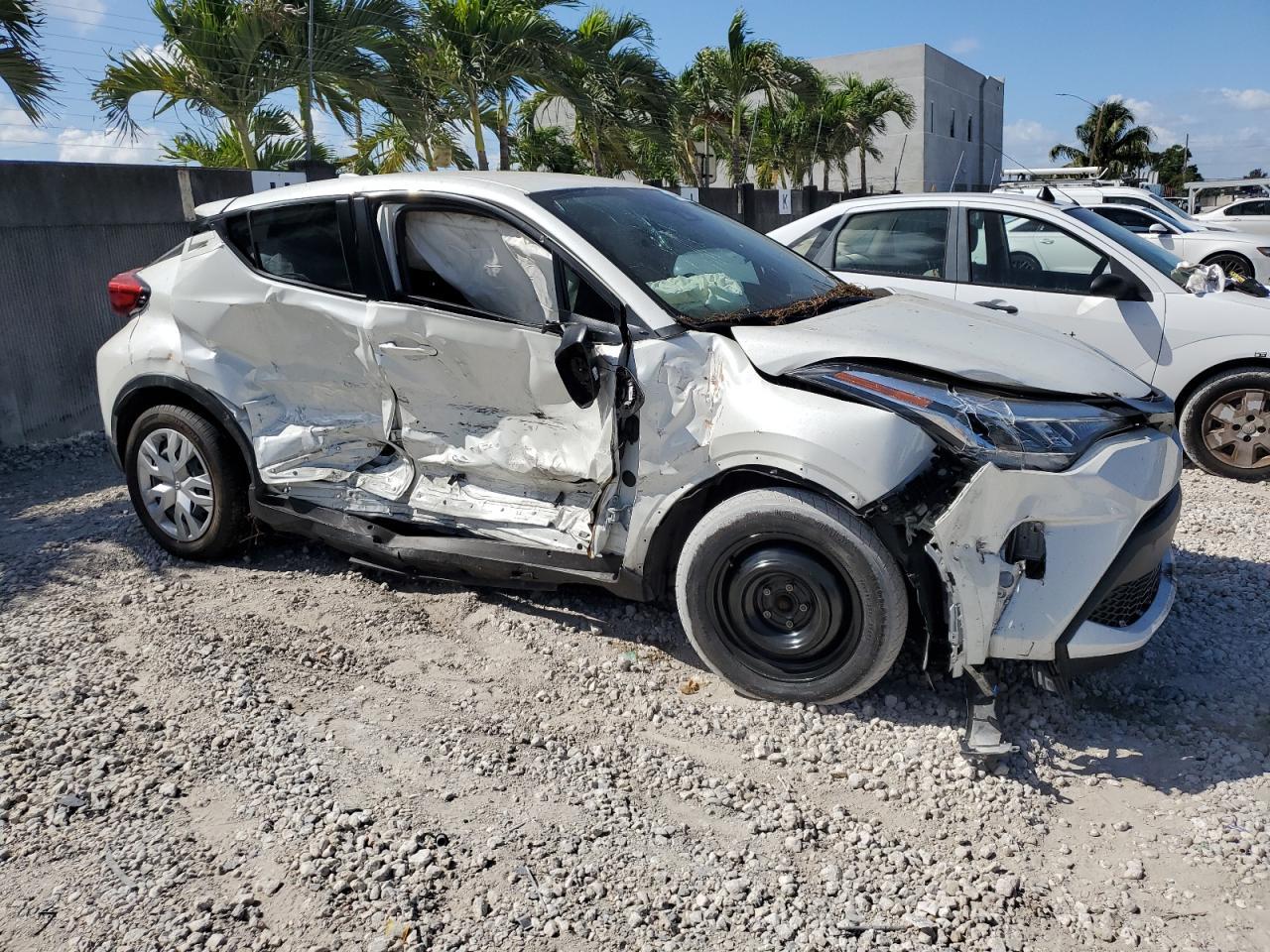 2021 TOYOTA C-HR XLE - Фото 4