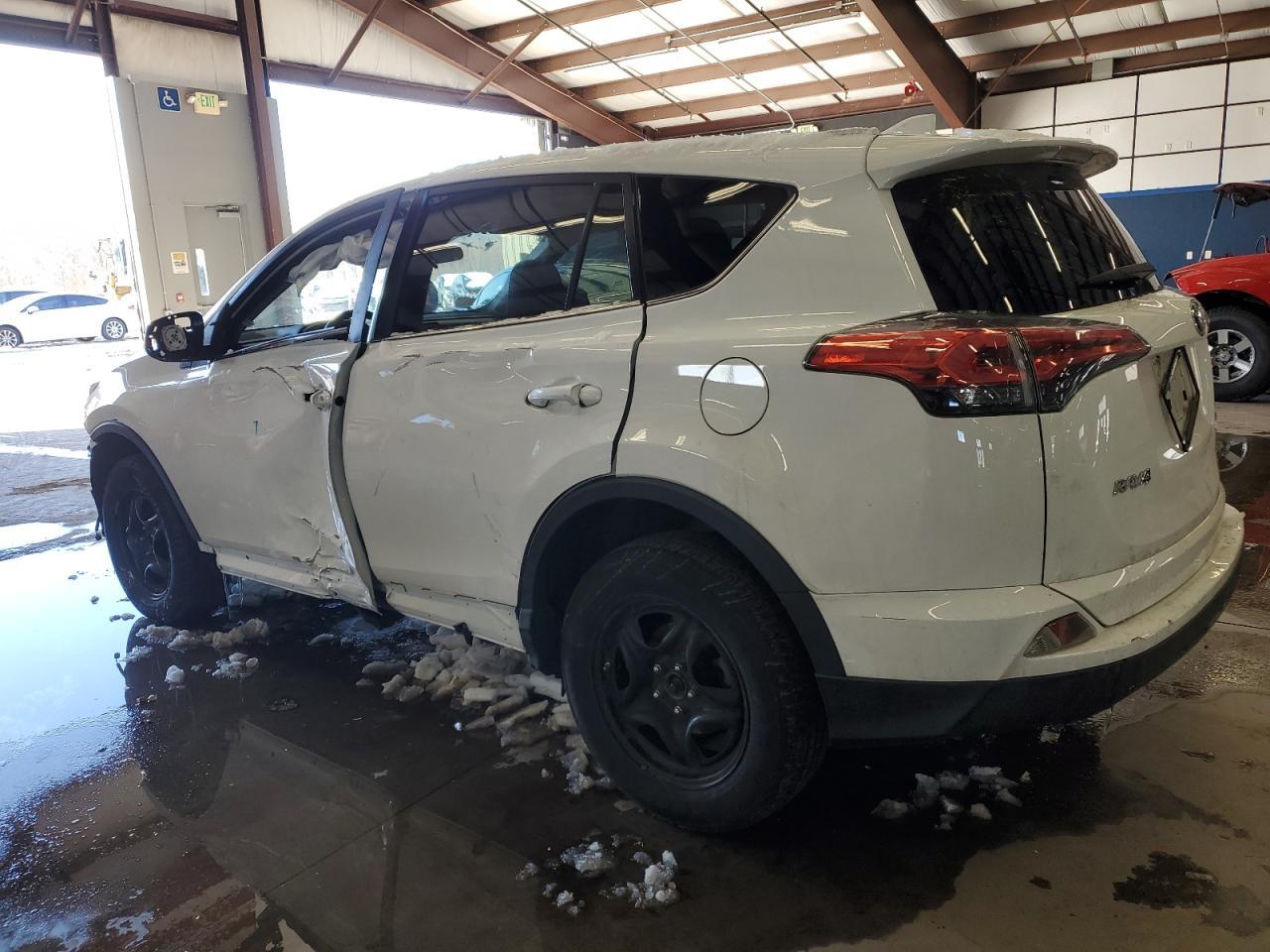 2018 TOYOTA RAV4 LE - Фото 2
