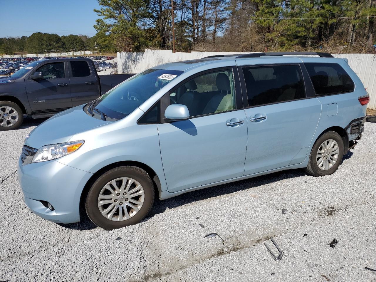 2015 TOYOTA SIENNA XLE