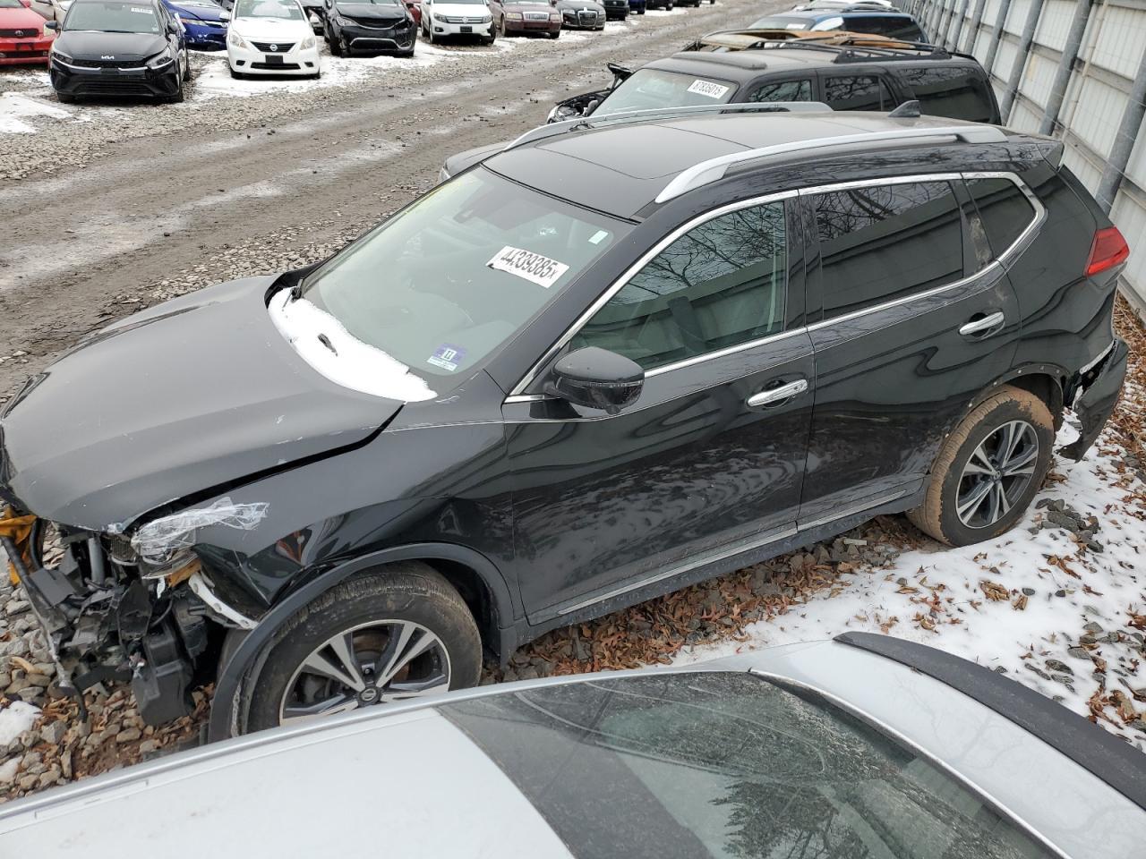 2017 NISSAN ROGUE SV - Image 2