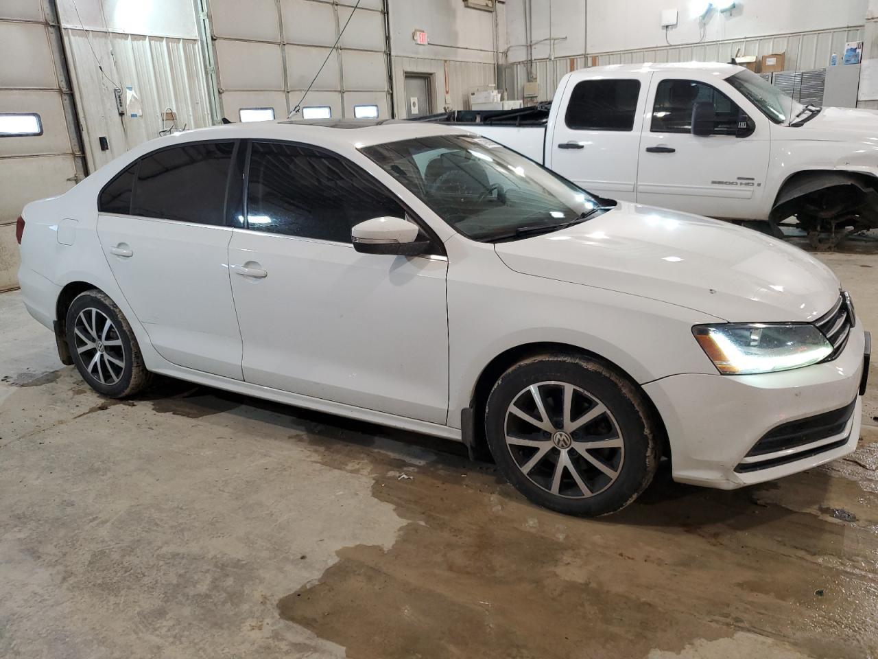 2017 VOLKSWAGEN JETTA SE - Image 4