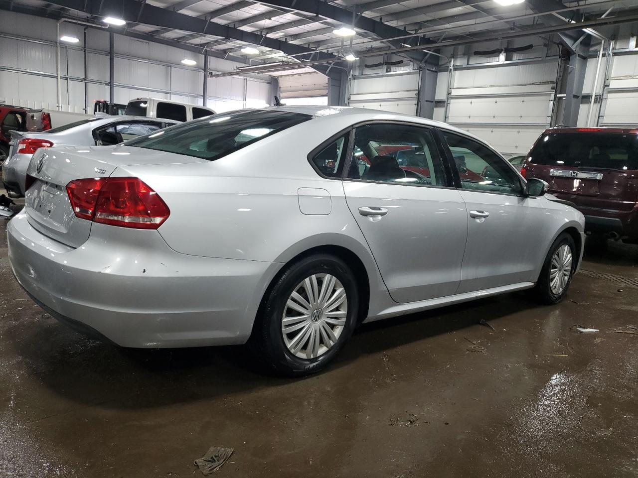 2014 VOLKSWAGEN PASSAT S - Фото 3