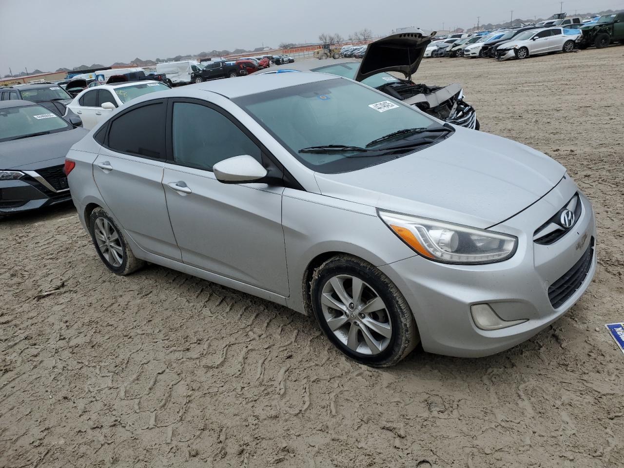 2014 HYUNDAI ACCENT GLS - Image 4