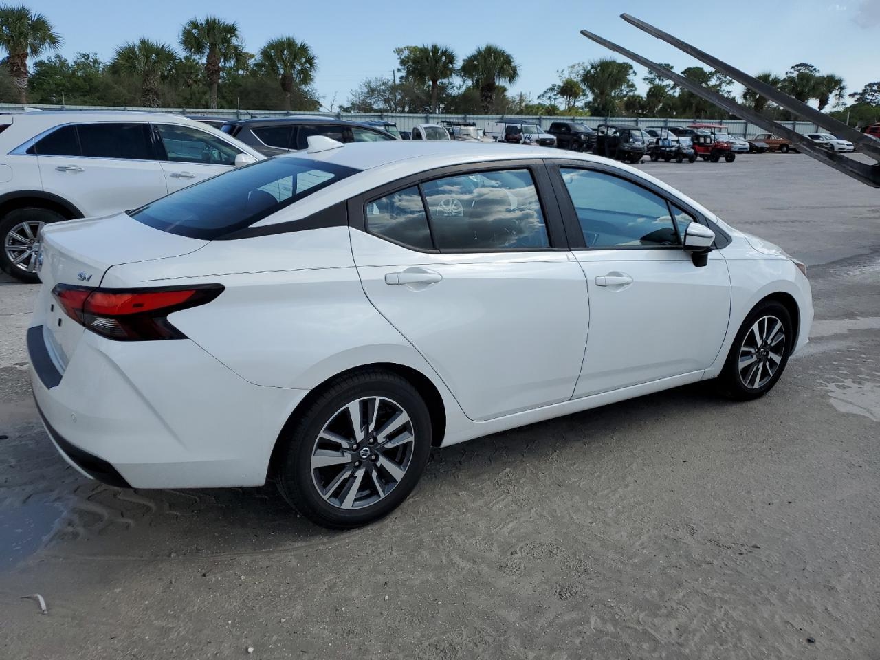 2021 NISSAN VERSA SV - Фото 3