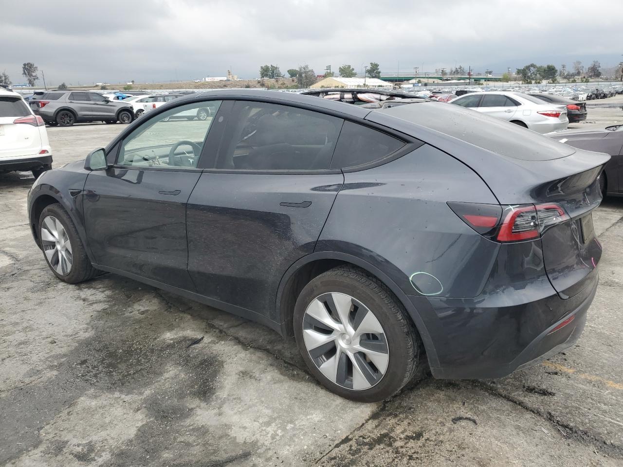 2024 TESLA MODEL Y - Image 2