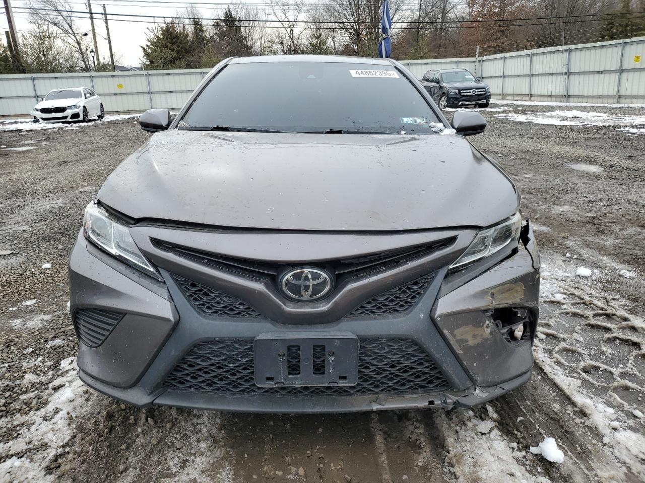 2020 TOYOTA CAMRY SE - Фото 5