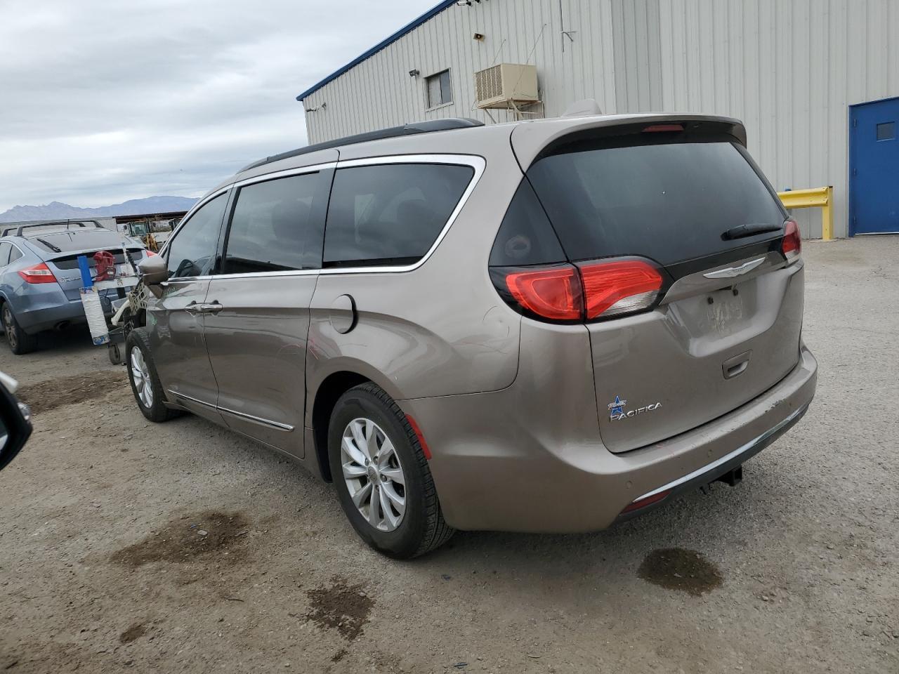 2017 CHRYSLER PACIFICA T - Image 2