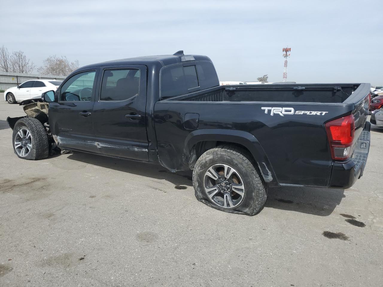 2019 TOYOTA TACOMA DOU - Фото 2
