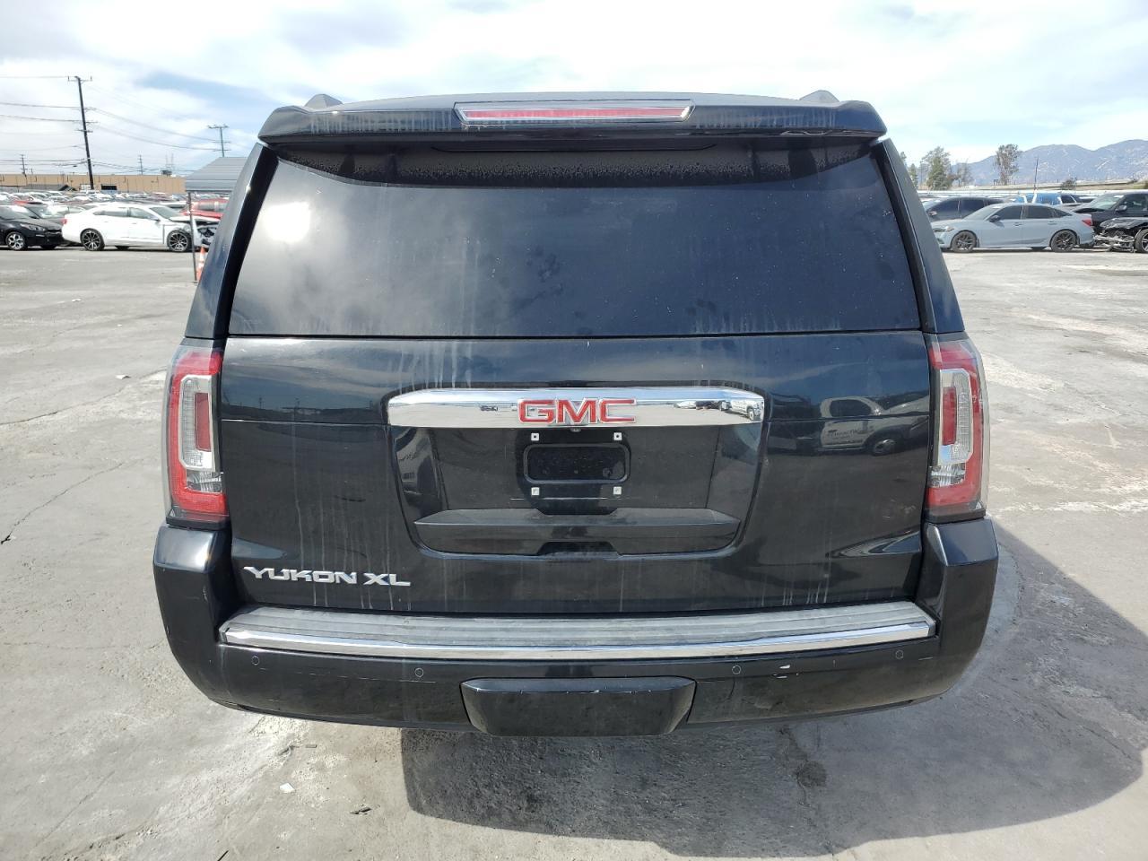 2016 GMC YUKON XL D - Фото 6