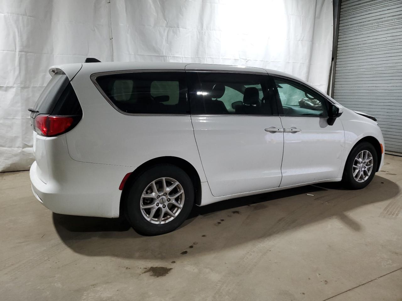 2022 CHRYSLER VOYAGER LX - Фото 3