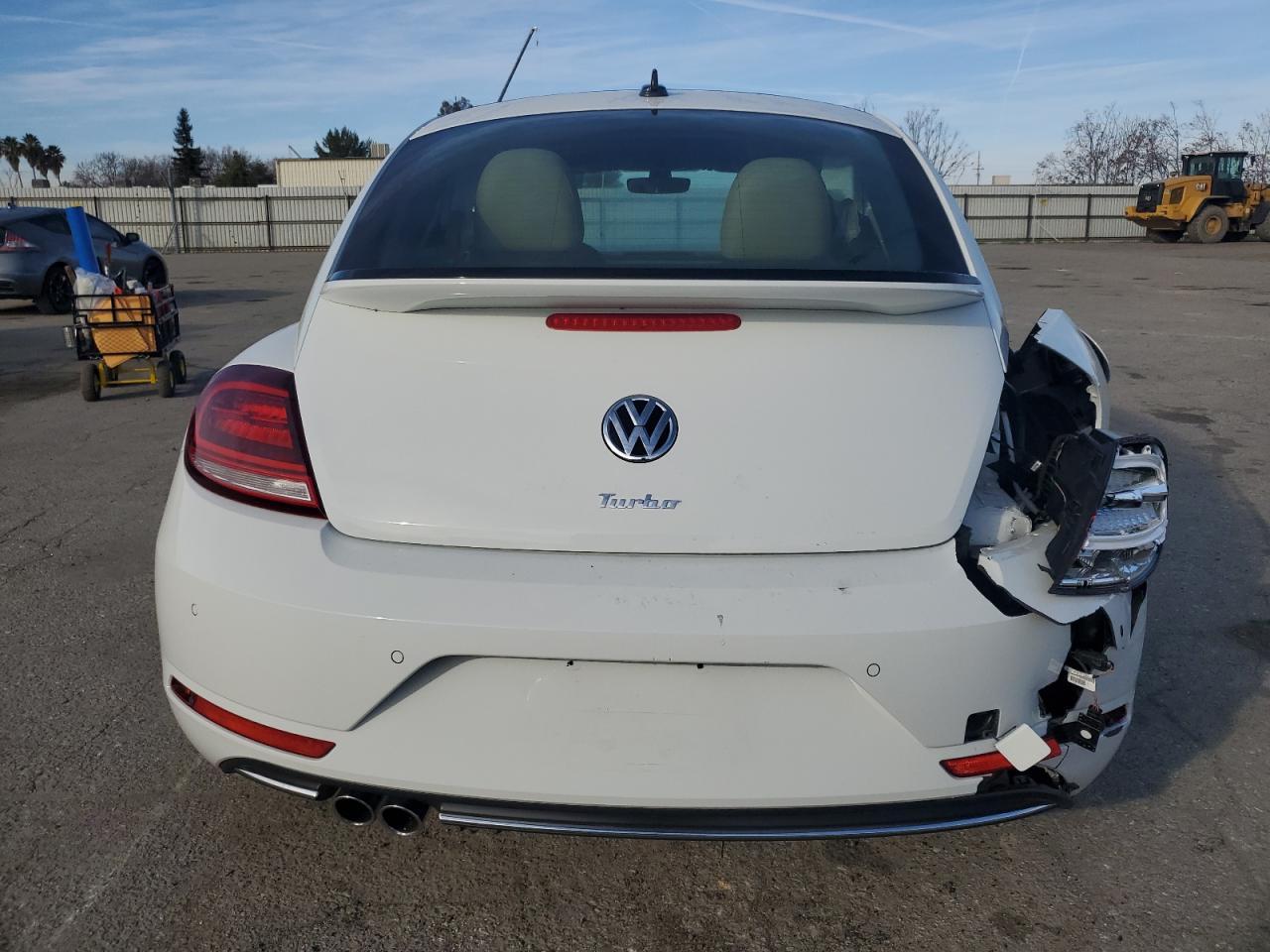 2019 VOLKSWAGEN BEETLE SE - Image 6