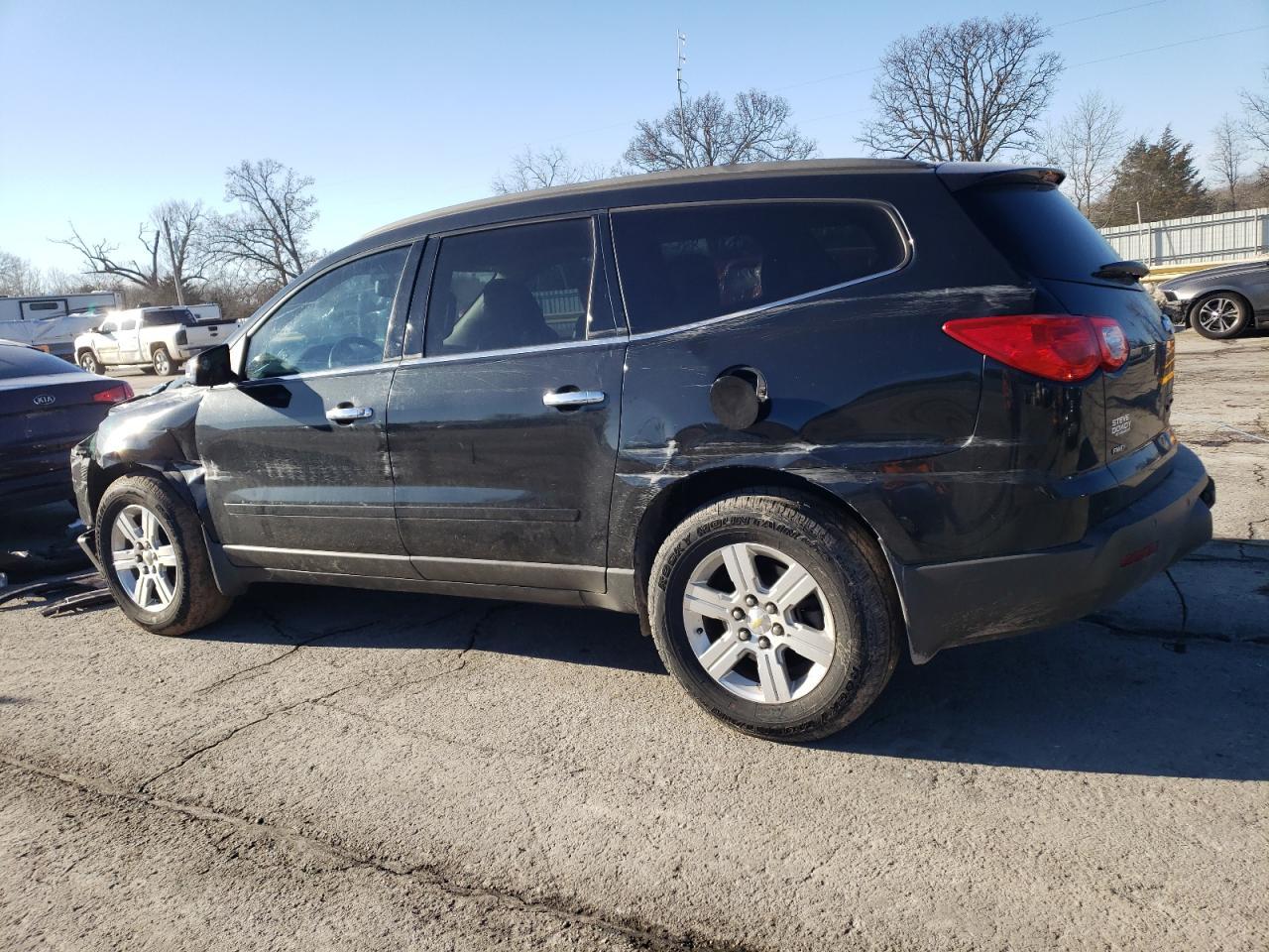 2012 CHEVROLET TRAVERSE L - Image 2