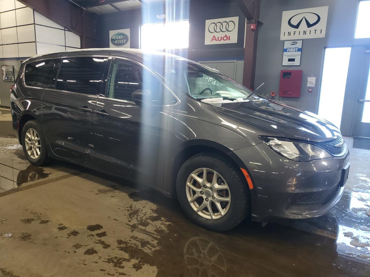 2022 CHRYSLER VOYAGER LX - Фото 4