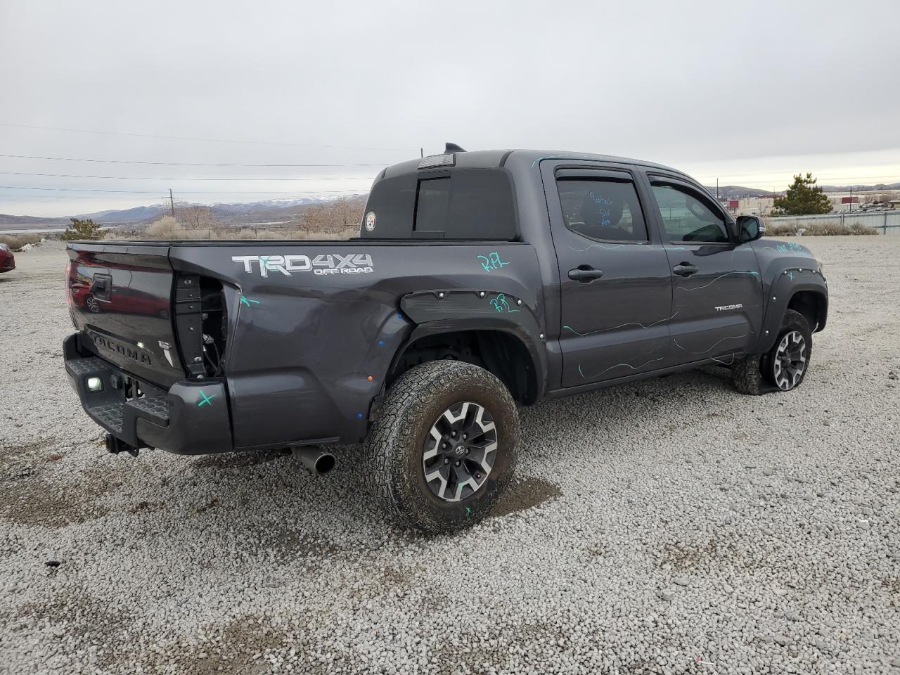 2017 TOYOTA TACOMA DOU - Фото 3