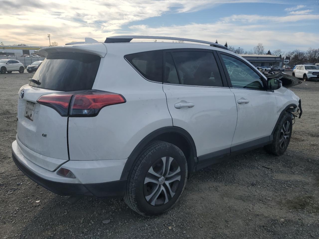 2016 TOYOTA RAV4 LE - Фото 3