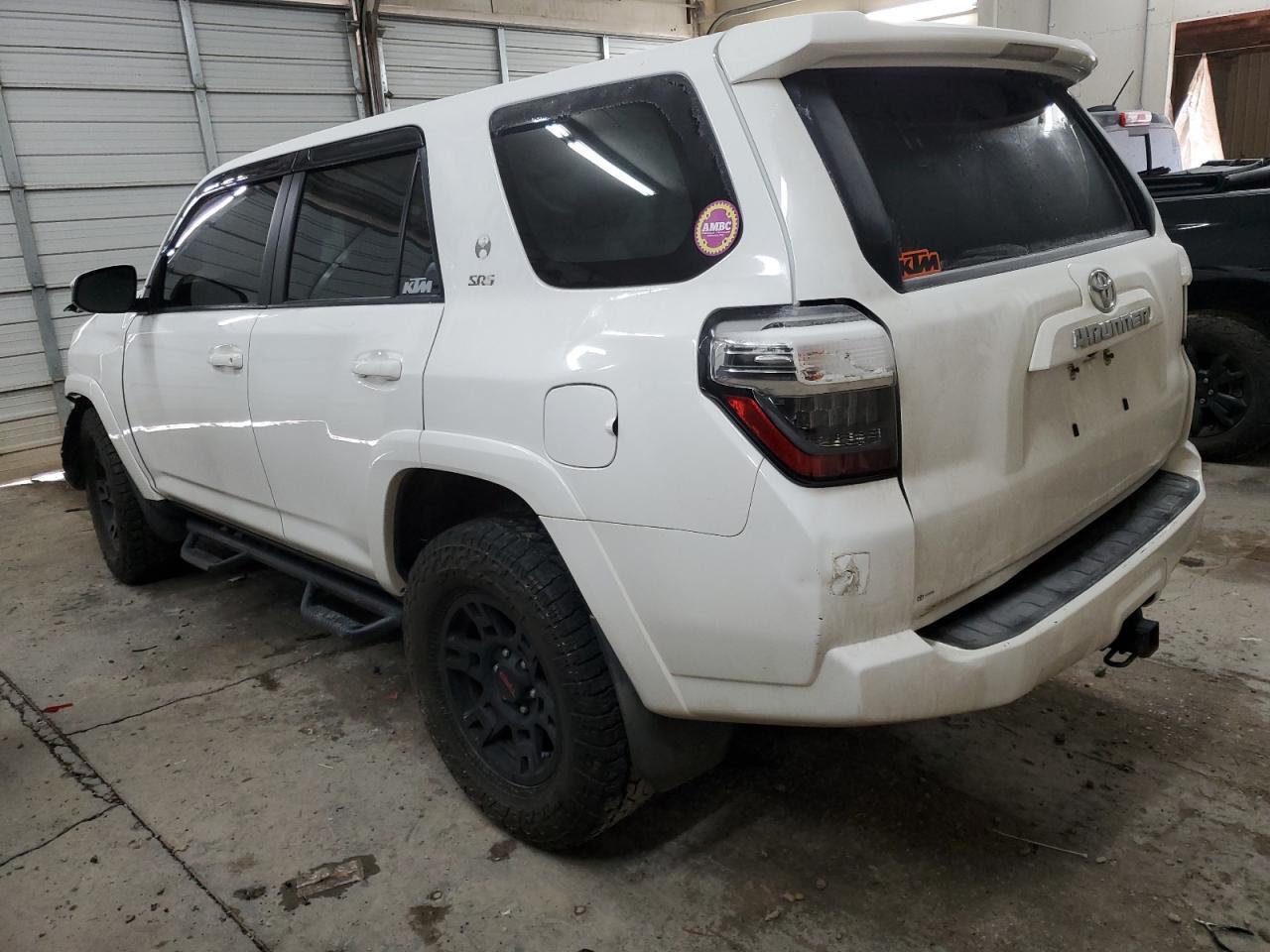 2017 TOYOTA 4RUNNER SR - Фото 2