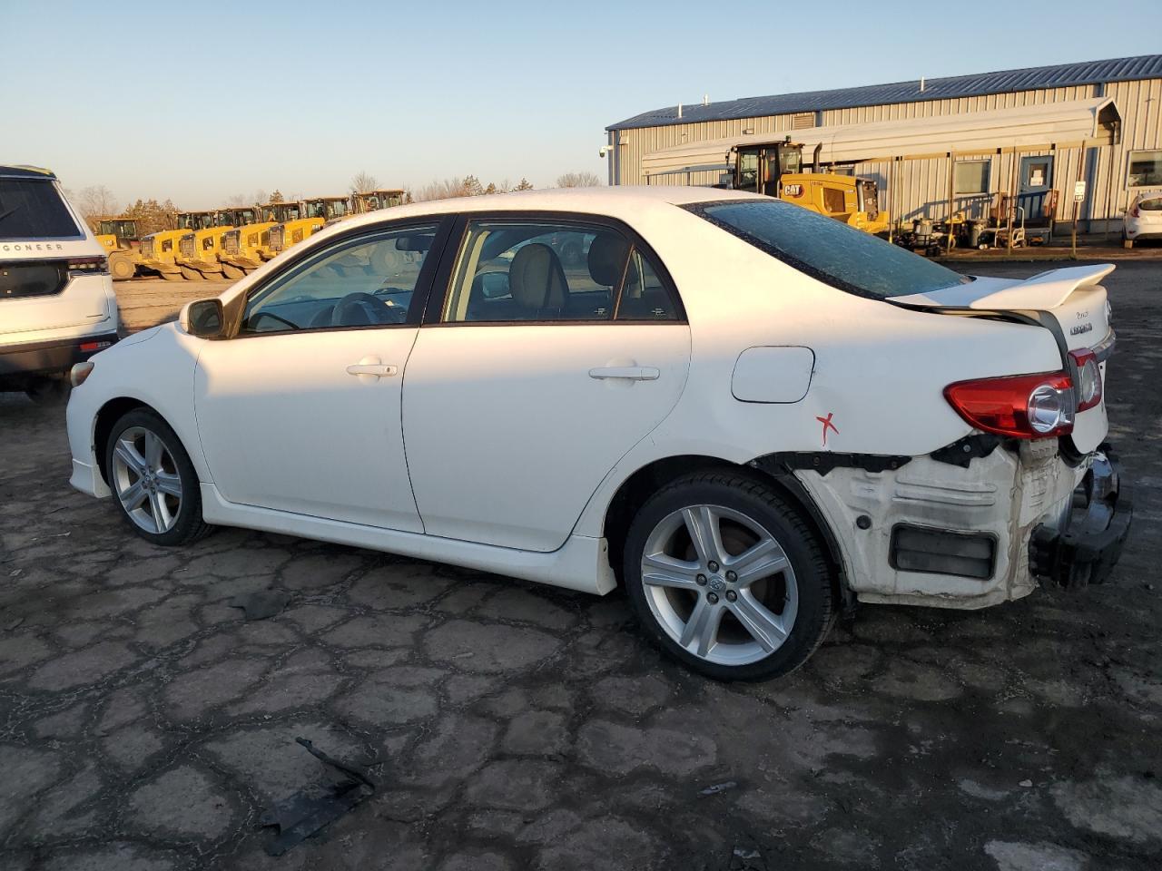 2013 TOYOTA COROLLA BA - Фото 2