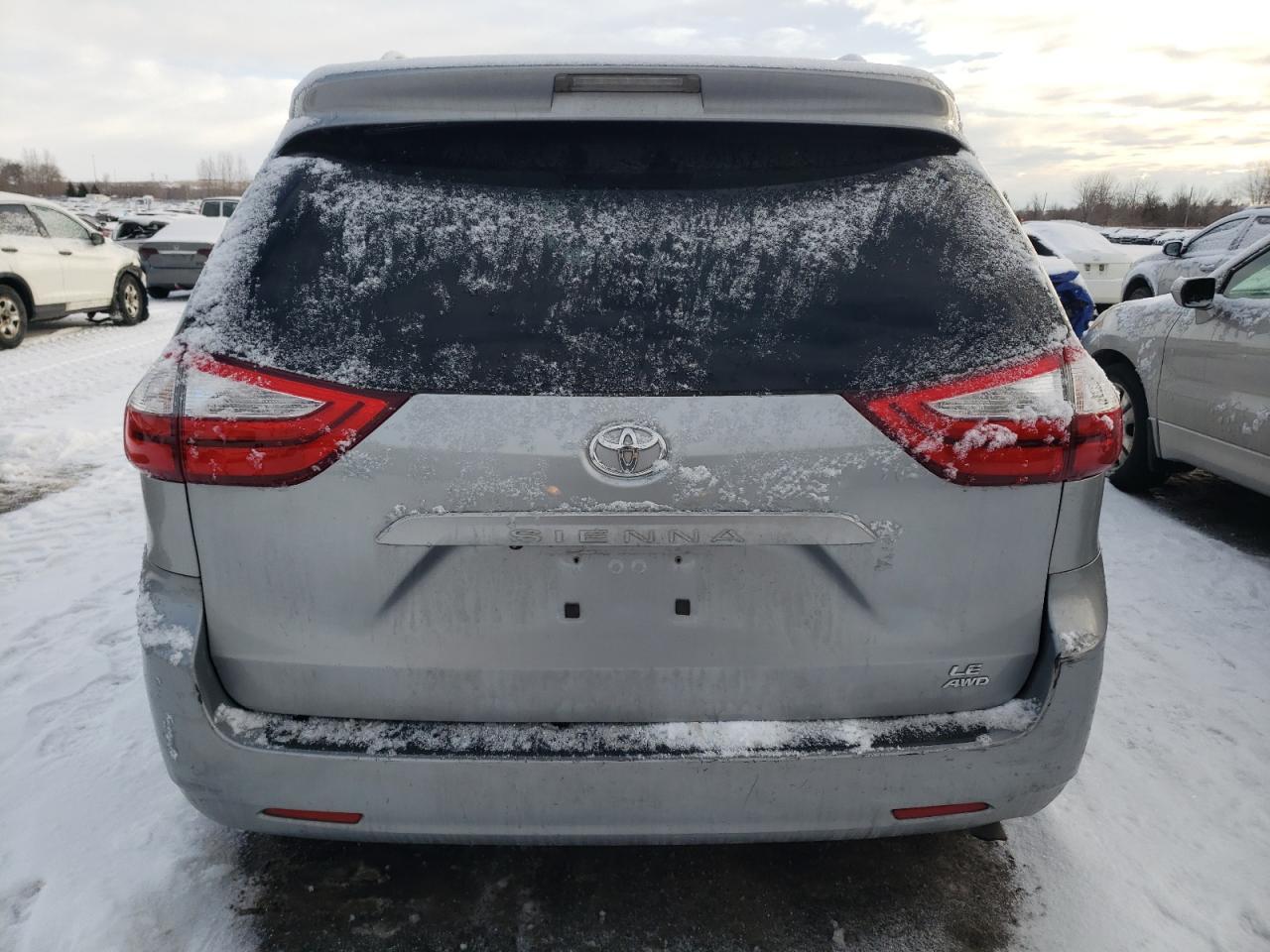 2015 TOYOTA SIENNA LE - Image 6