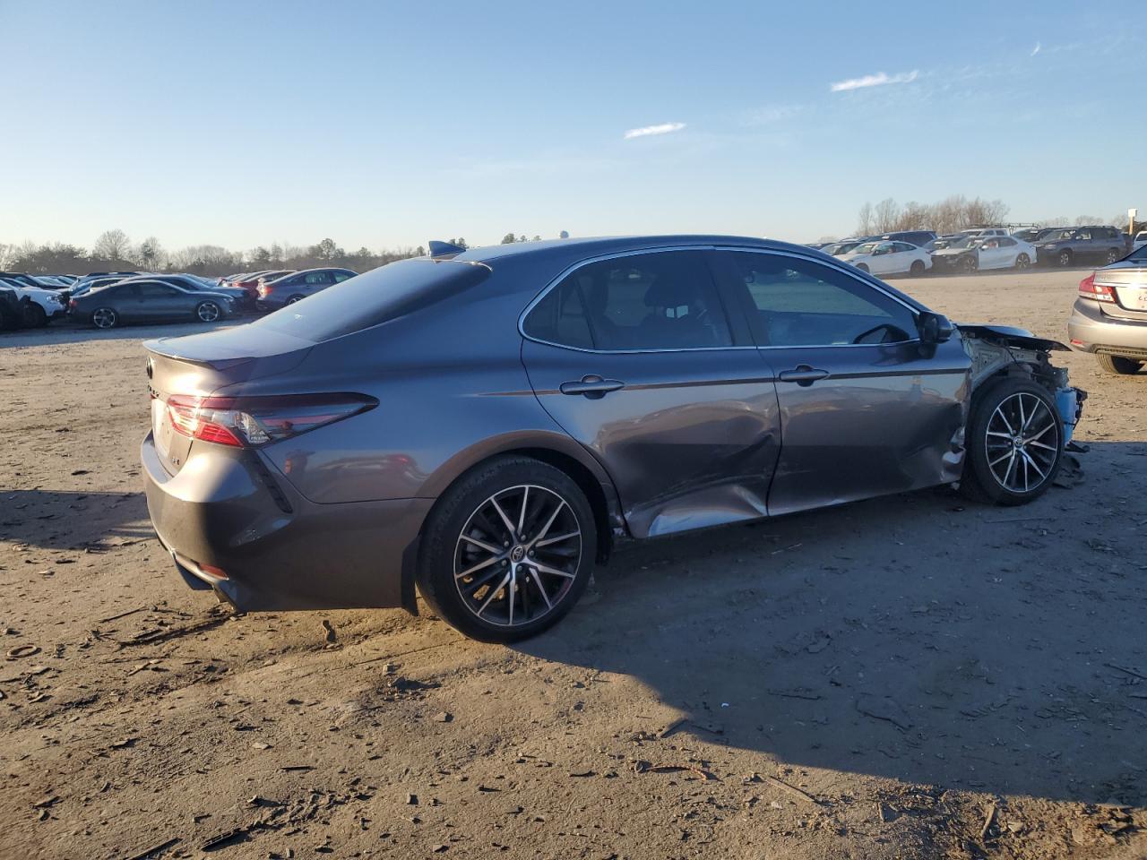 2021 TOYOTA CAMRY SE - Фото 3