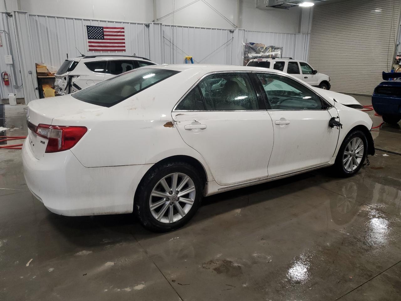 2014 TOYOTA CAMRY L - Фото 3