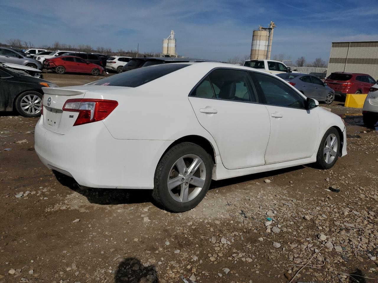 2014 TOYOTA CAMRY L - Фото 3