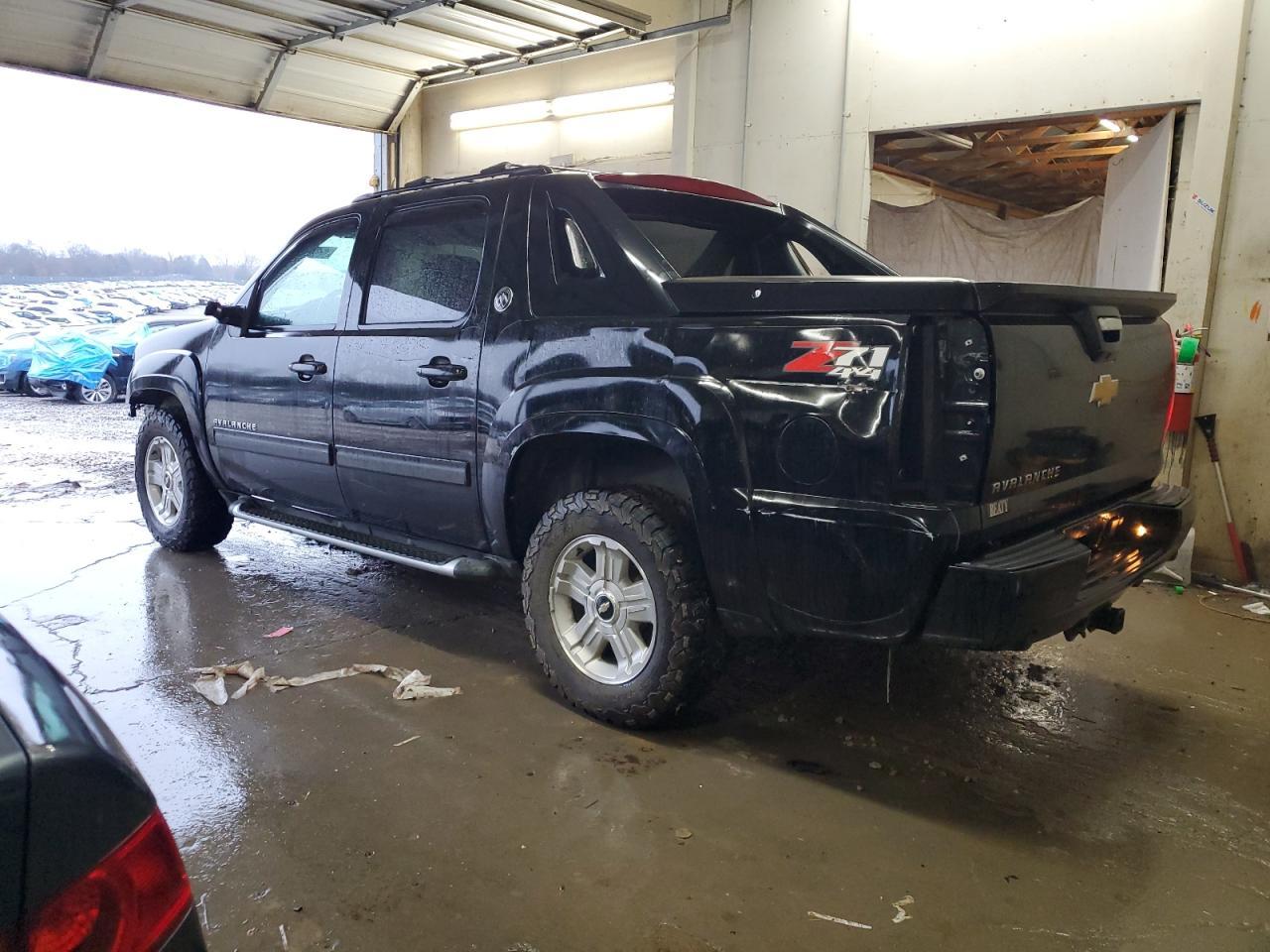 2013 CHEVROLET AVALANCHE - Image 2