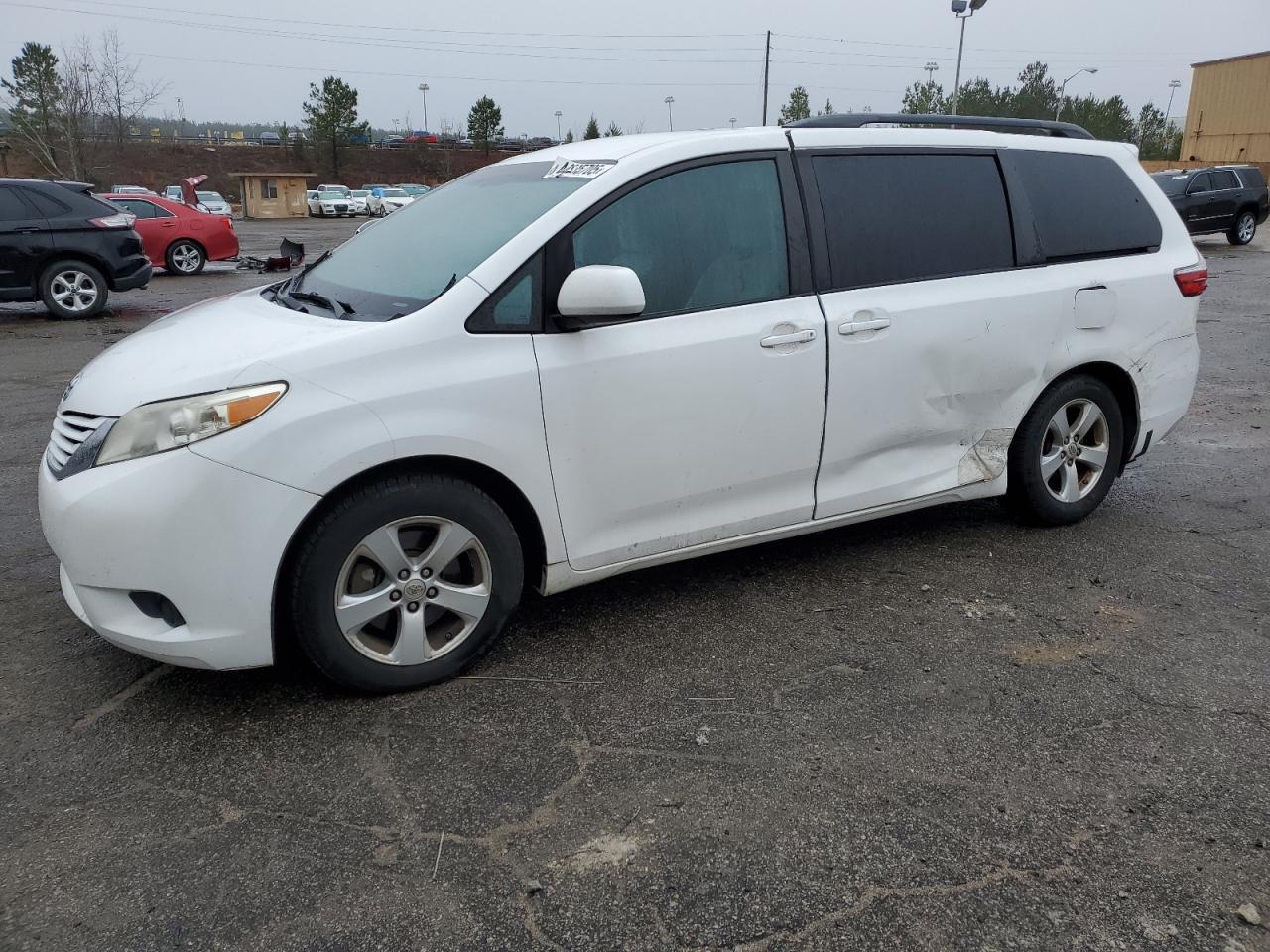 2015 TOYOTA SIENNA LE